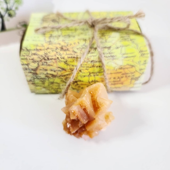 Beautiful carved natural Citrine crystal 🔮 - Picture 2 of 4